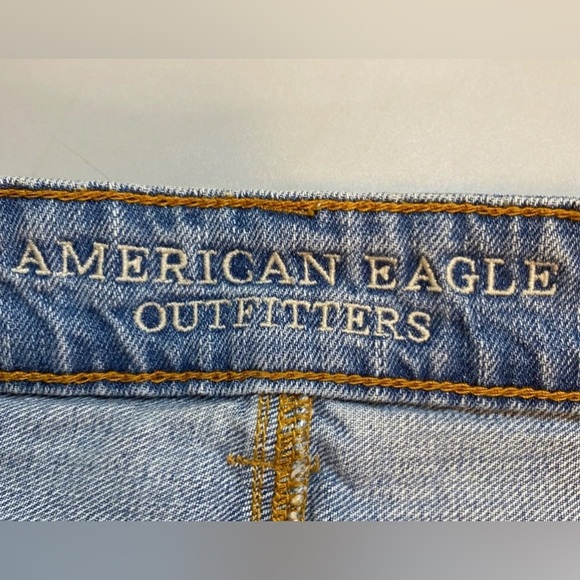 American Eagle Denim Shorts Distressed Embroidered Feathers Light Wash Size 4 - Picture 6 of 9